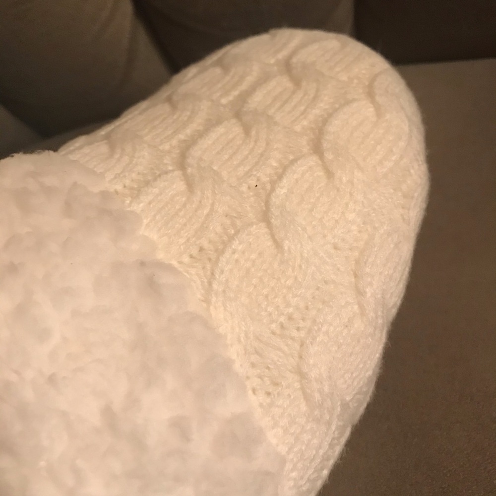 NWT. Aran Unisex Slippers - Picture 6 of 8